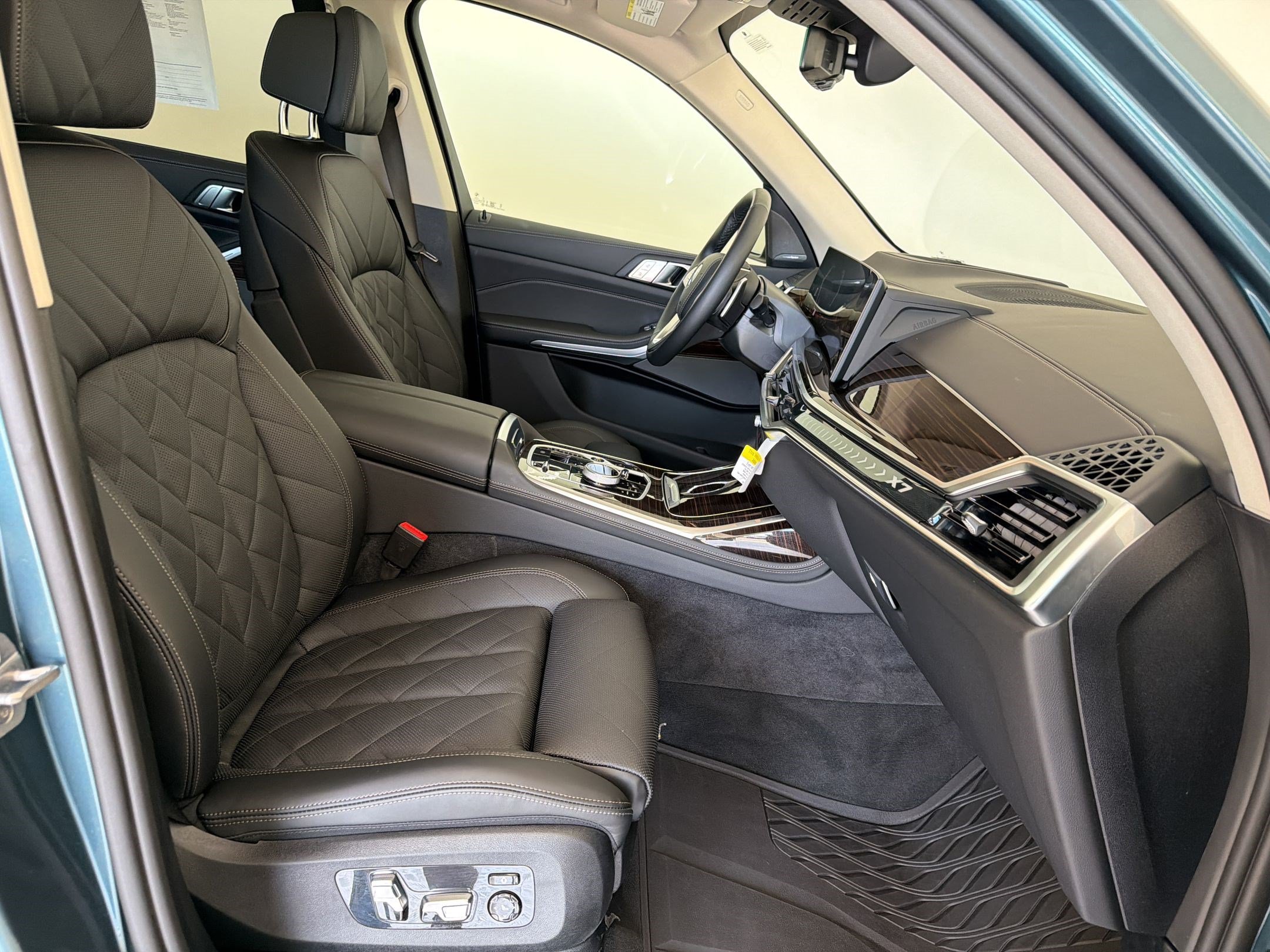 Used 2026 BMW X7 xDrive40i w/ Executive Package AWD/4WD image 25