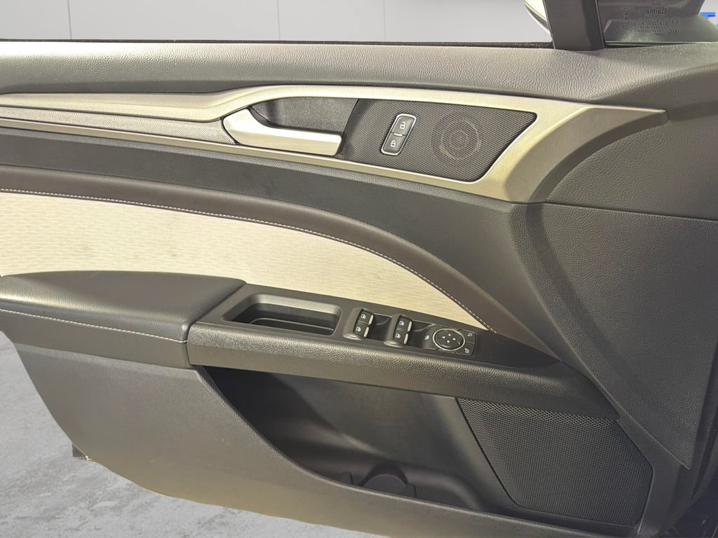 Used 2019 Ford Fusion SE w/ Equipment Group 151A FWD image 25