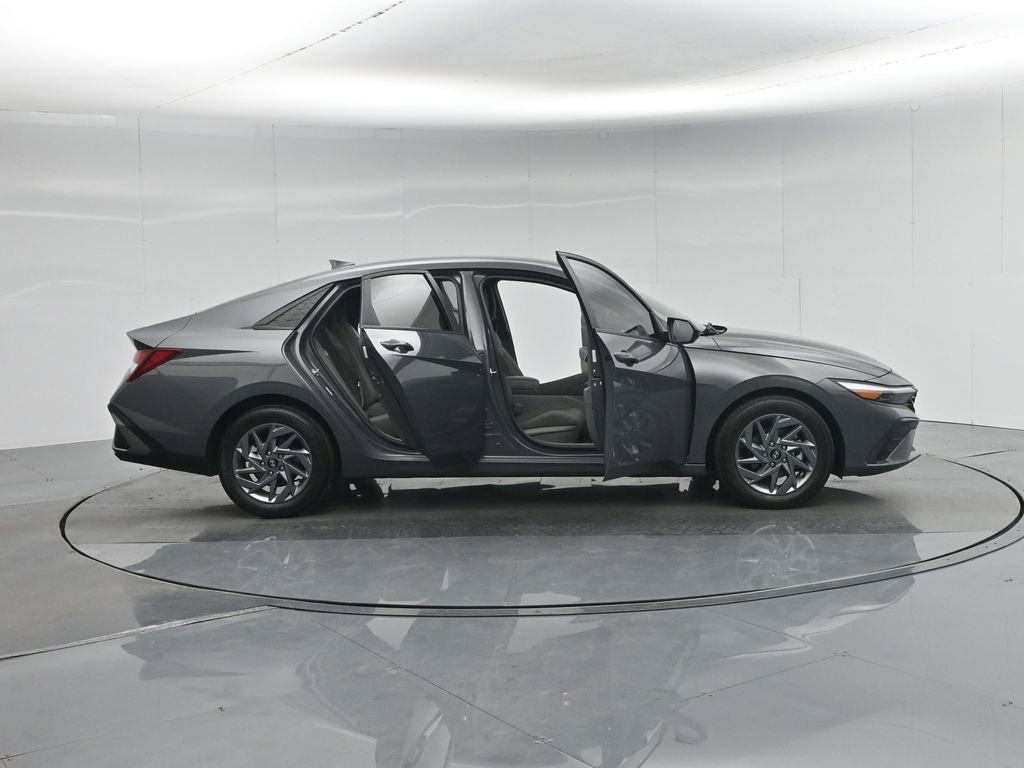 Used 2024 Hyundai Elantra SEL image 26