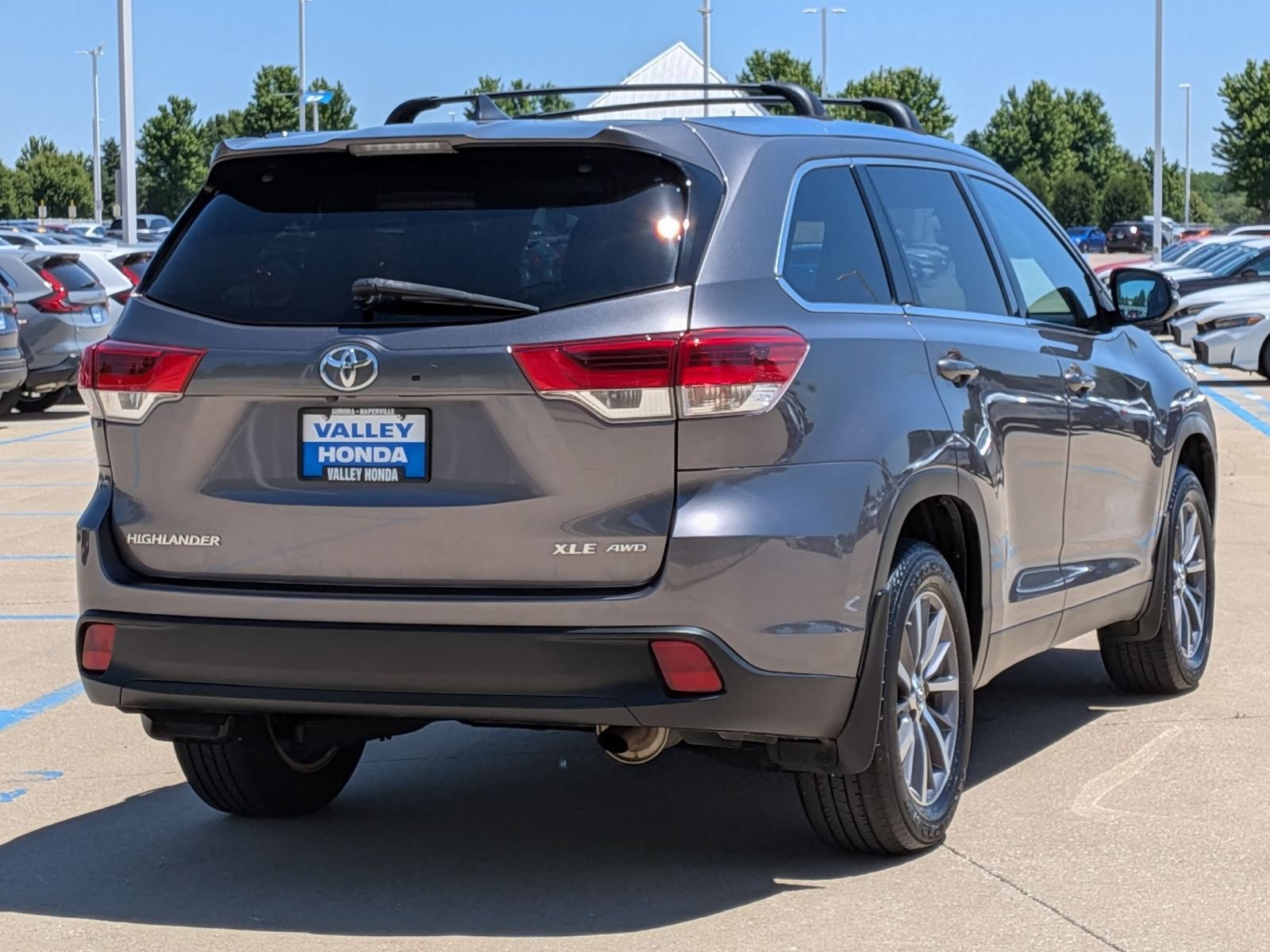 Used 2019 Toyota Highlander XLE AWD/4WD image 6