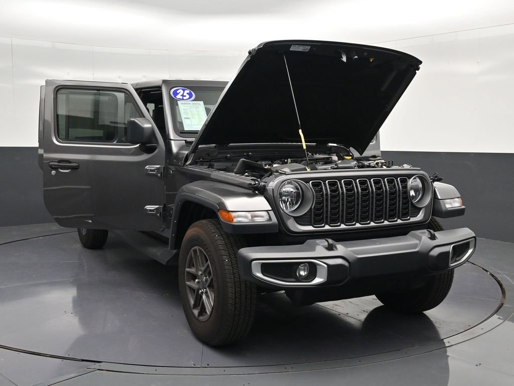 Used 2025 Jeep Gladiator Sport AWD/4WD image 32