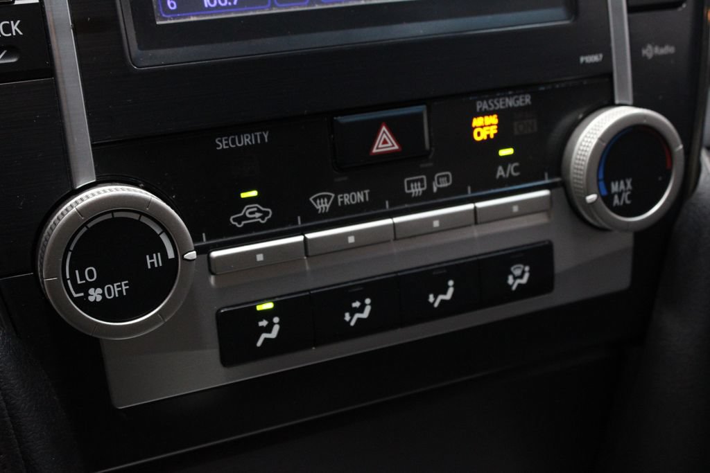 Used 2012 Toyota Camry SE FWD image 23