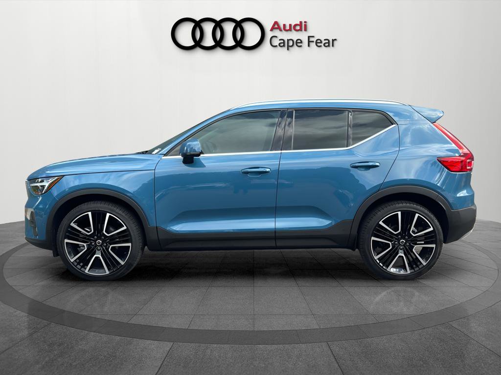 Used 2025 Volvo XC40 B5 Ultra w/ Climate Package AWD/4WD image 2