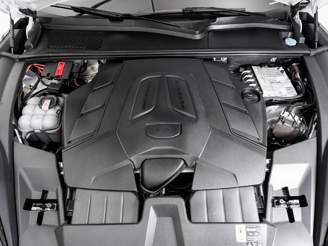 Used 2024 Porsche Cayenne image 28