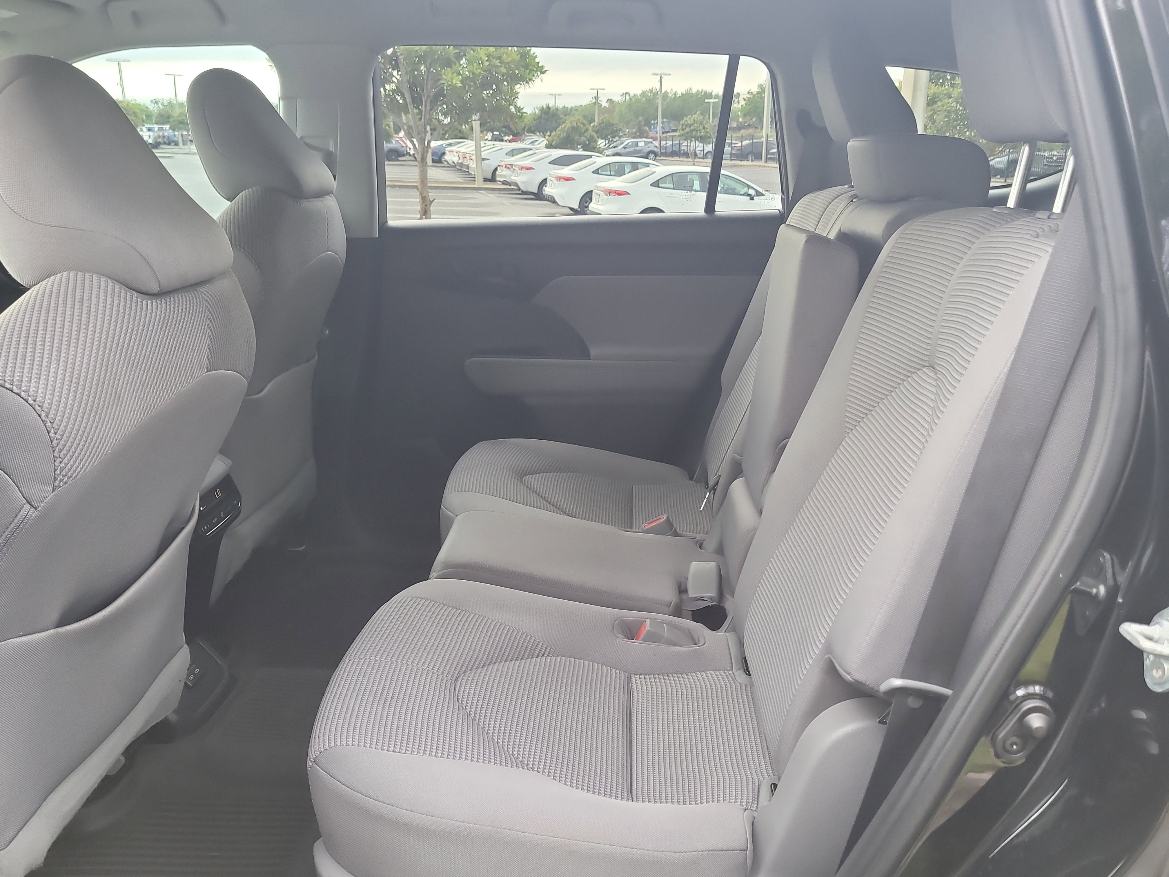 Used 2023 Toyota Highlander L FWD image 14