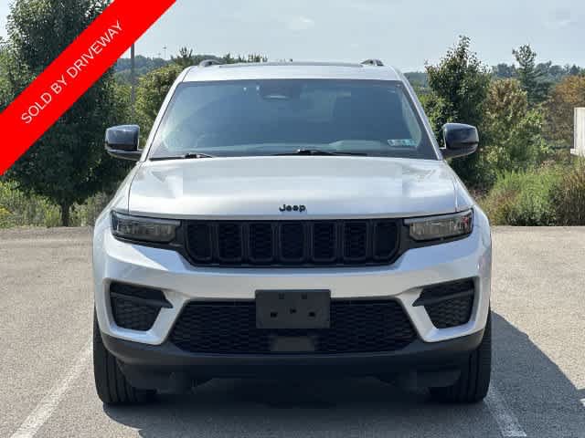 Used 2023 Jeep Grand Cherokee Altitude AWD/4WD image 28