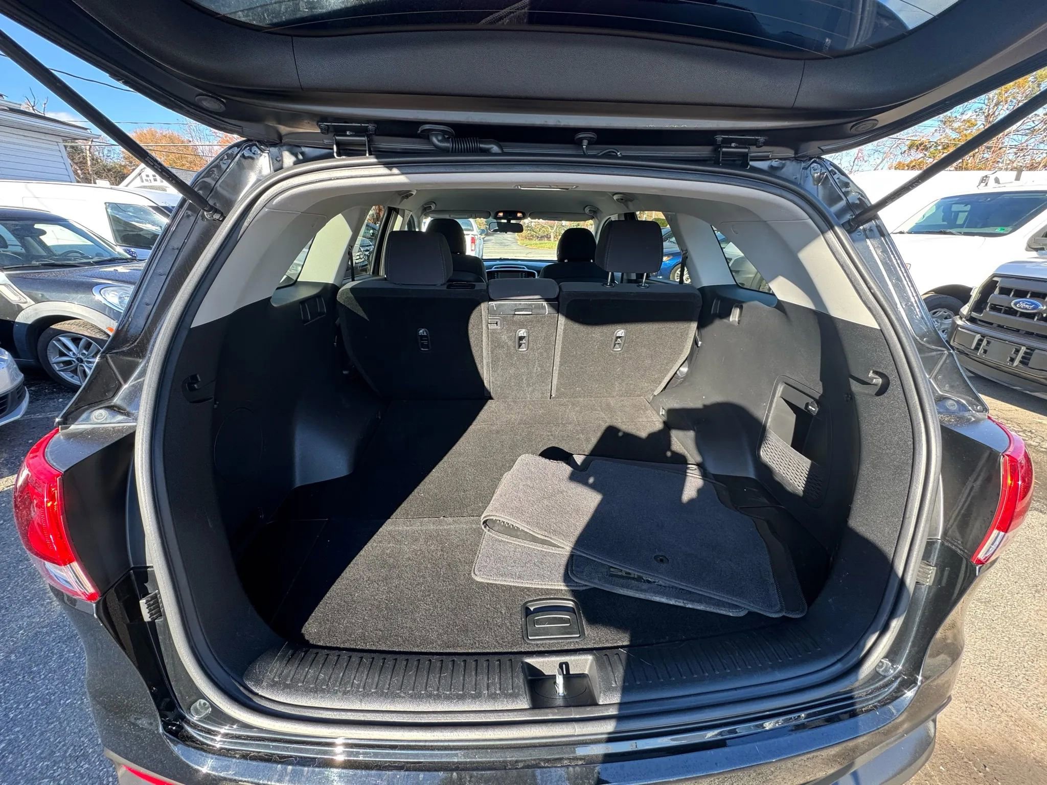 Used 2018 Kia Sorento LX Sport Utility 4D image 10