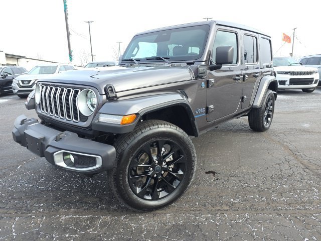 Used 2025 Jeep Wrangler Unlimited Sahara w/ Safety Group AWD/4WD image 2