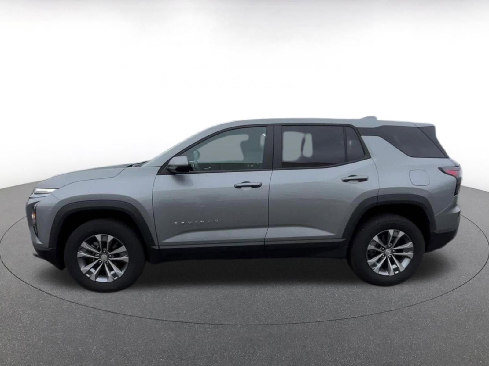 Used 2025 Chevrolet Equinox LT FWD image 8
