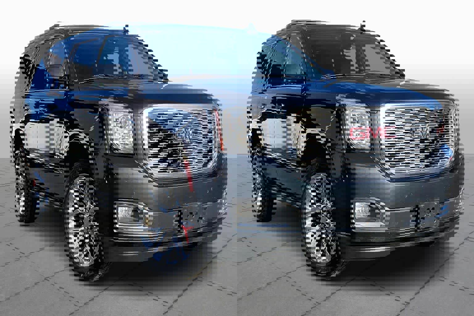 Used 2019 GMC Yukon Denali w/ Denali Ultimate Package image 2