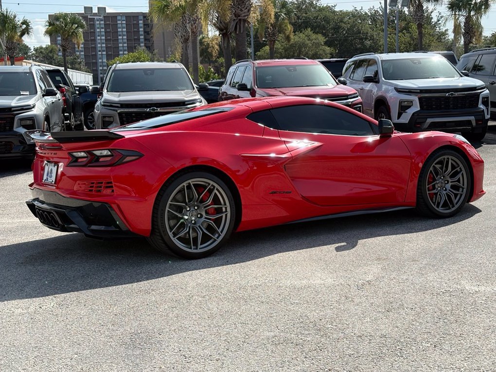 Used 2025 Chevrolet Corvette Z06 RWD image 11
