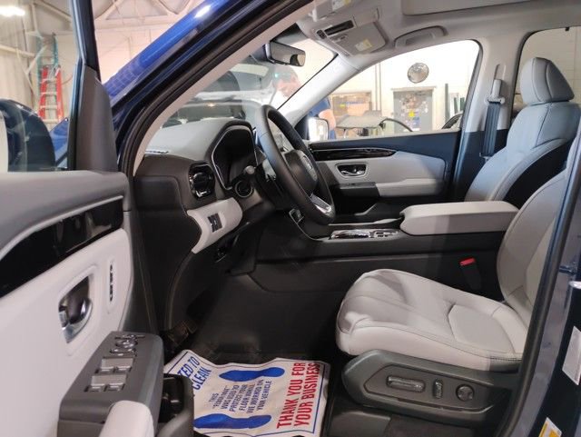 New 2025 Honda Pilot Touring image 9