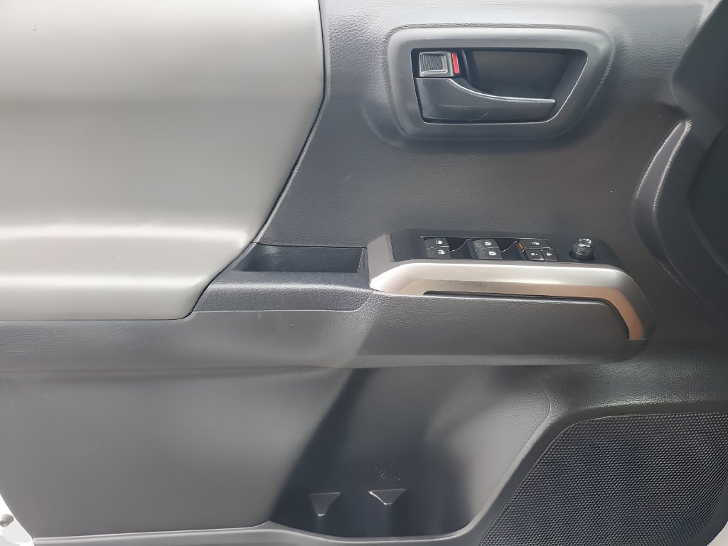 Used 2023 Toyota Tacoma SR5 RWD image 18