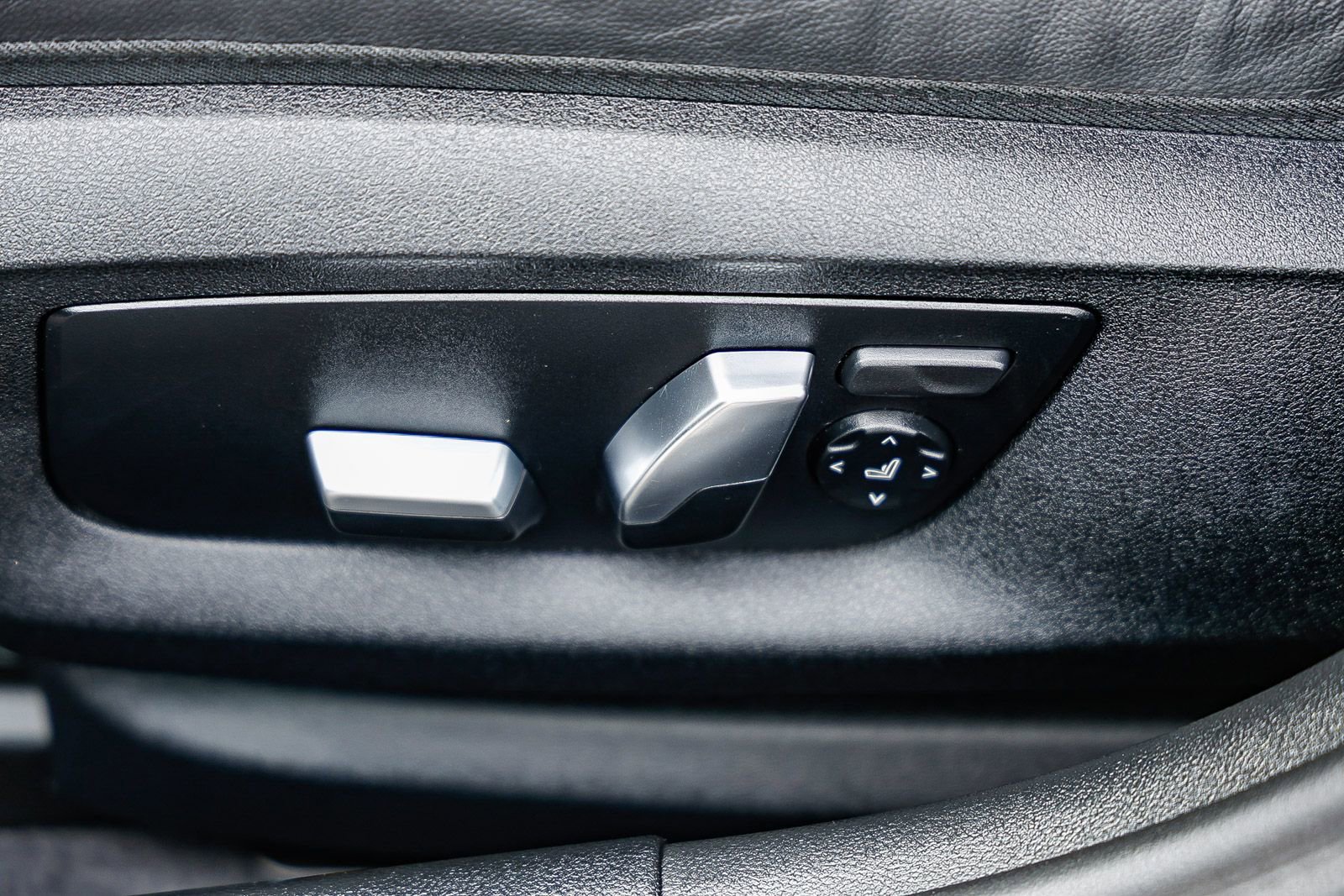 Used 2023 BMW 530i w/ M Sport Package image 22