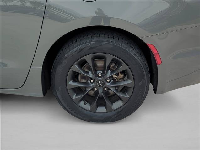 Used 2021 Chrysler Pacifica Touring-L w/ S Appearance Package FWD image 21