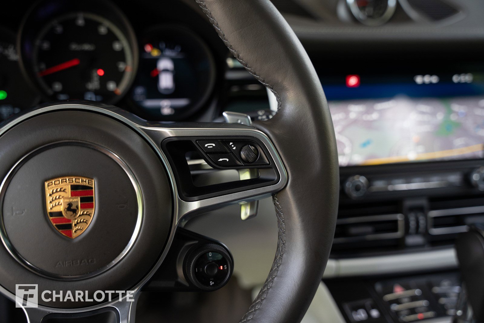 Used 2021 Porsche Macan Turbo AWD/4WD image 20