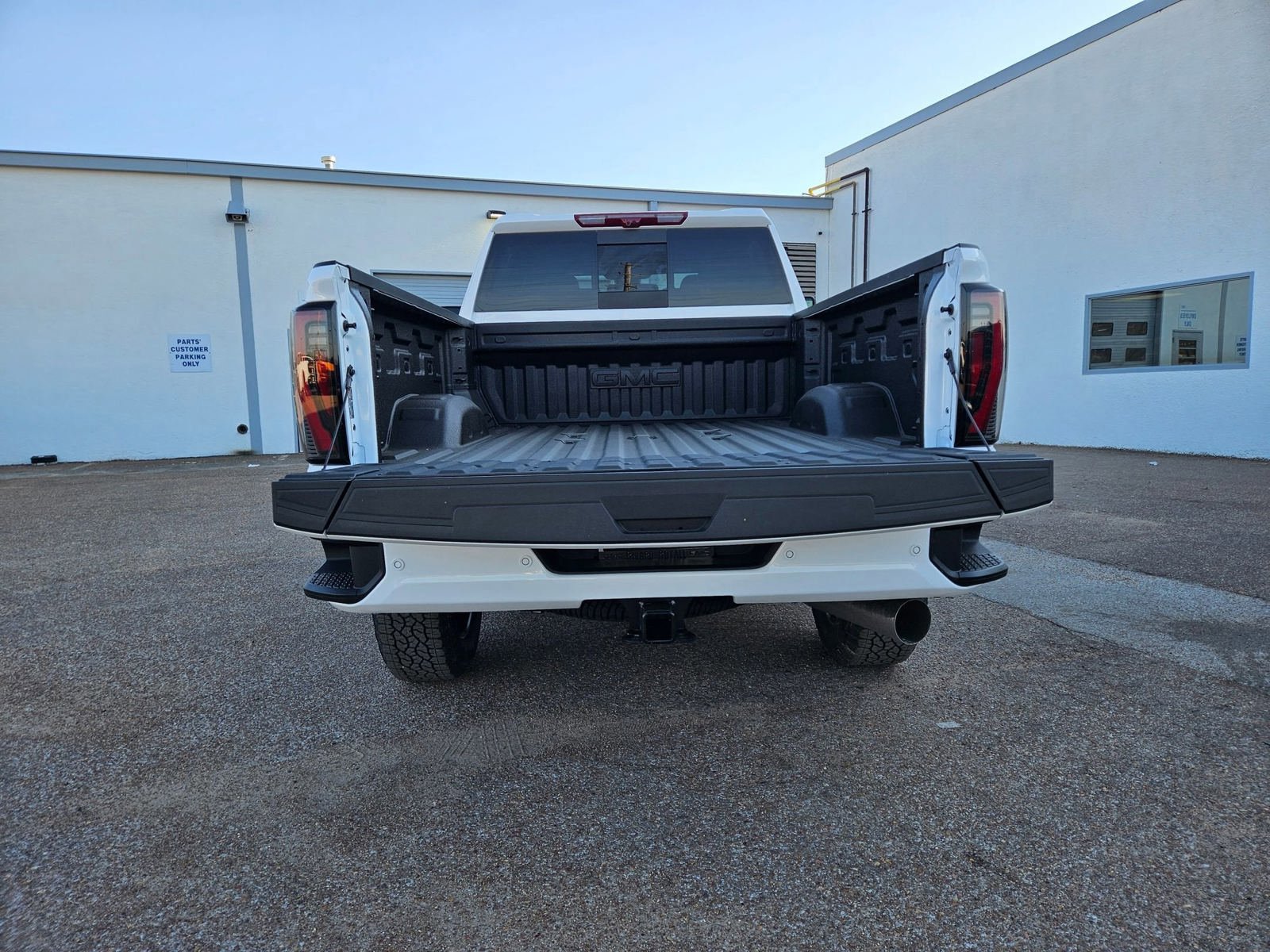 New 2026 GMC Sierra 2500 AT4 w/ AT4 Premium Plus Package AWD/4WD image 4