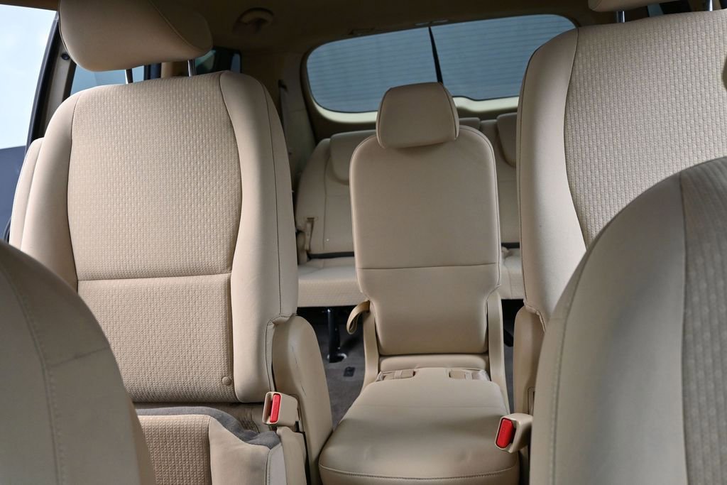 Used 2016 Kia Sedona LX w/ LX Convenience Package FWD image 13