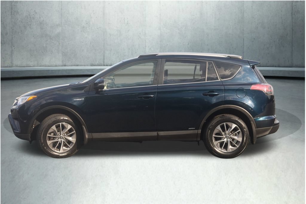 Certified 2018 Toyota RAV4 LE AWD/4WD image 24
