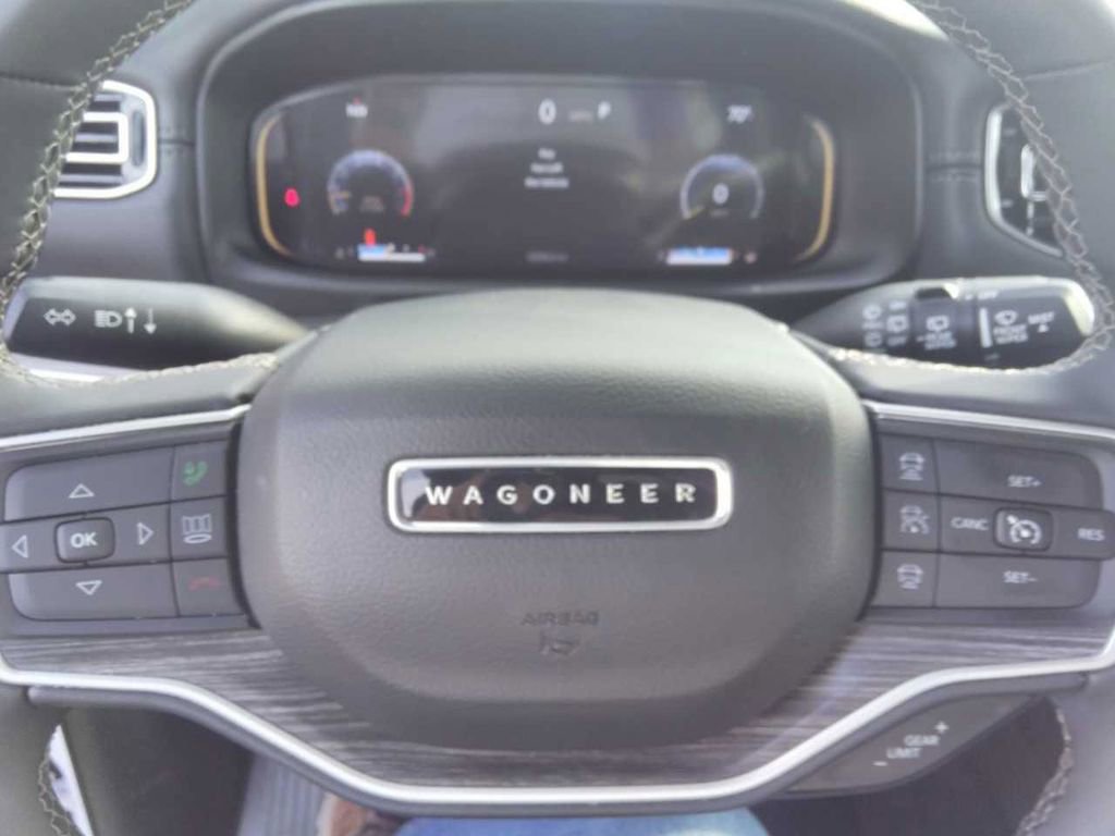 Used 2024 Jeep Wagoneer Series II w/ Flexible Seating Group image 10