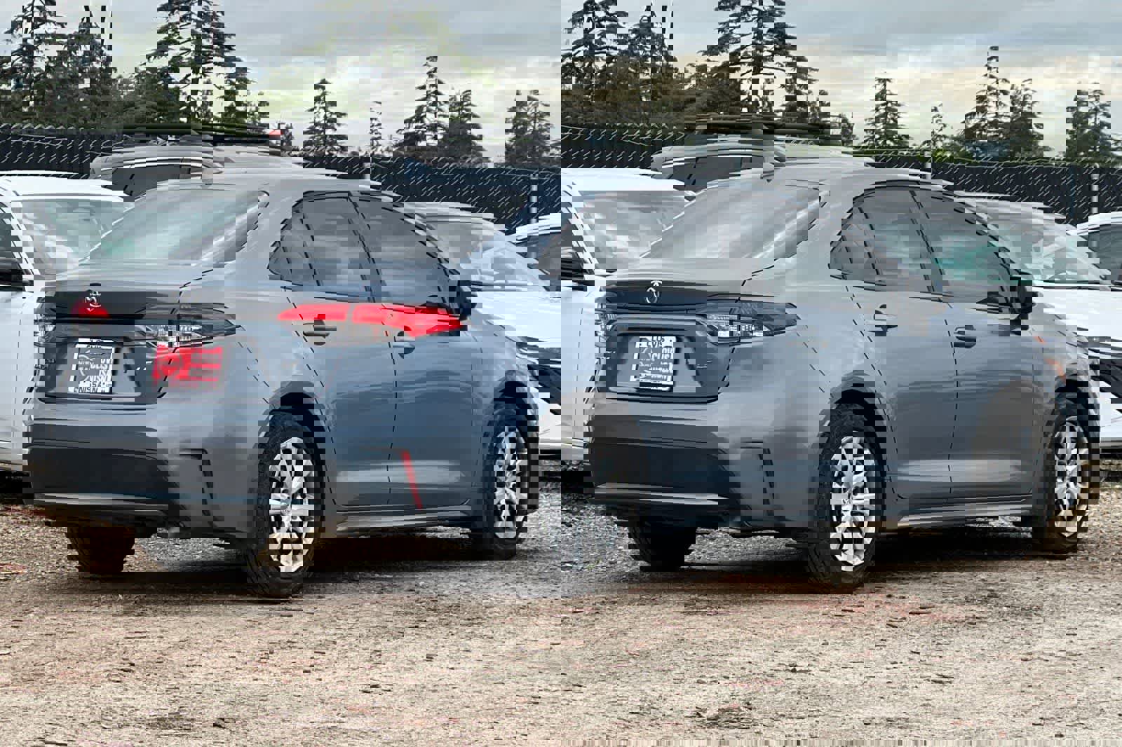 Used 2020 Toyota Corolla LE image 3