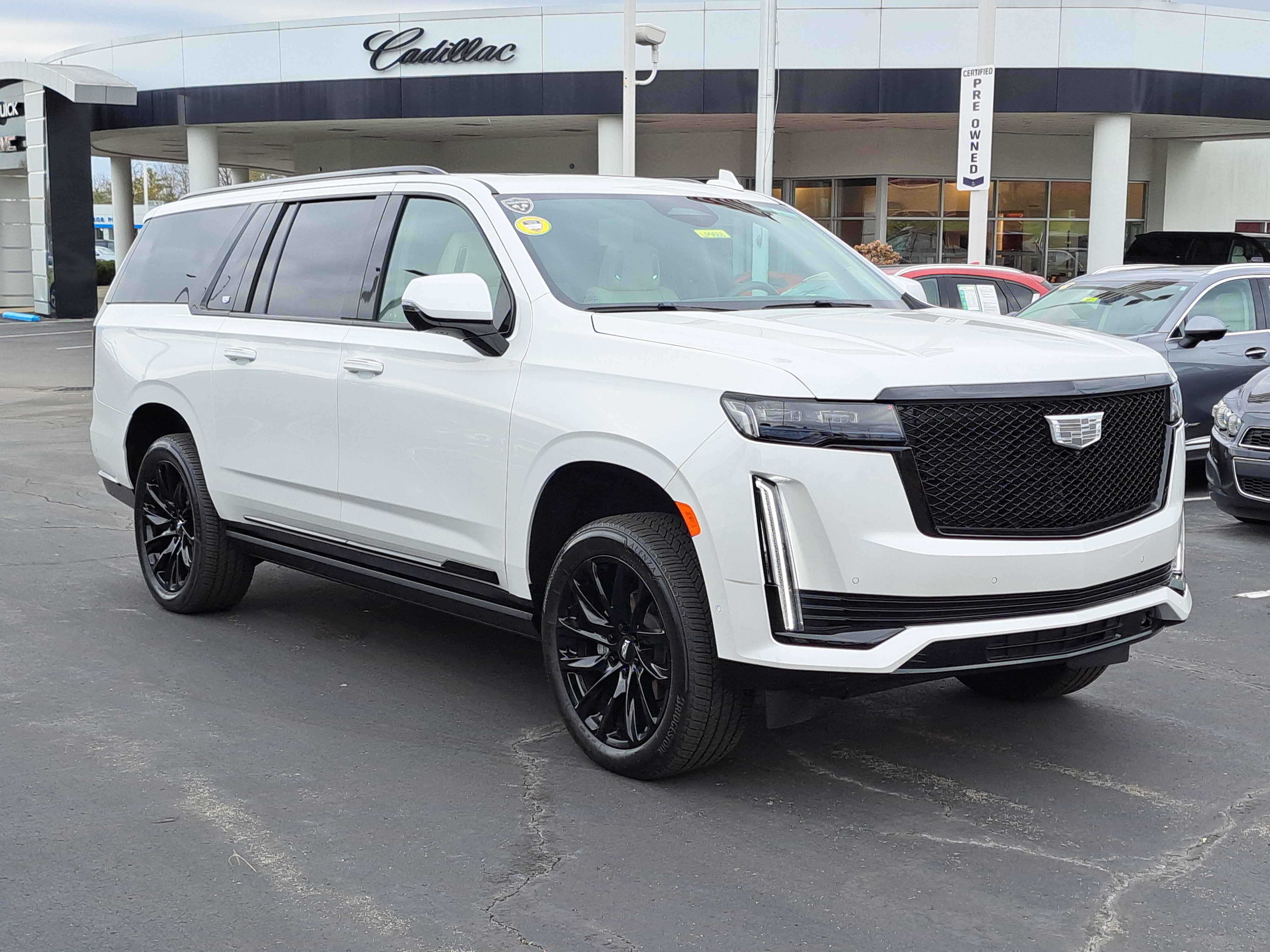 Used 2024 Cadillac Escalade ESV Sport Platinum w/ LPO, ONYX Package image 30