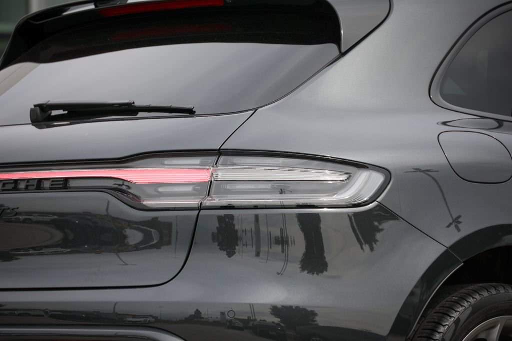 Certified 2025 Porsche Macan GTS AWD/4WD image 17