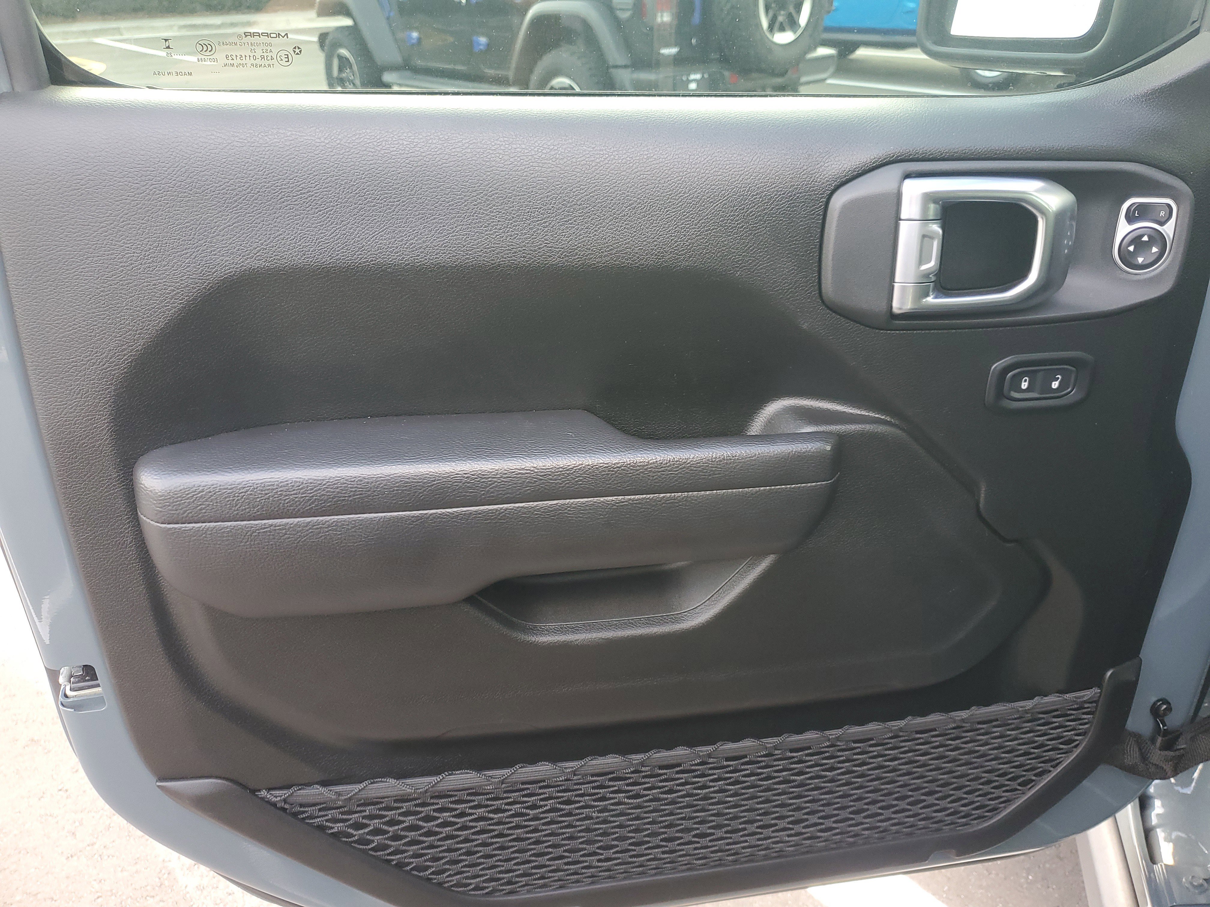 Used 2025 Jeep Gladiator Sport AWD/4WD image 8