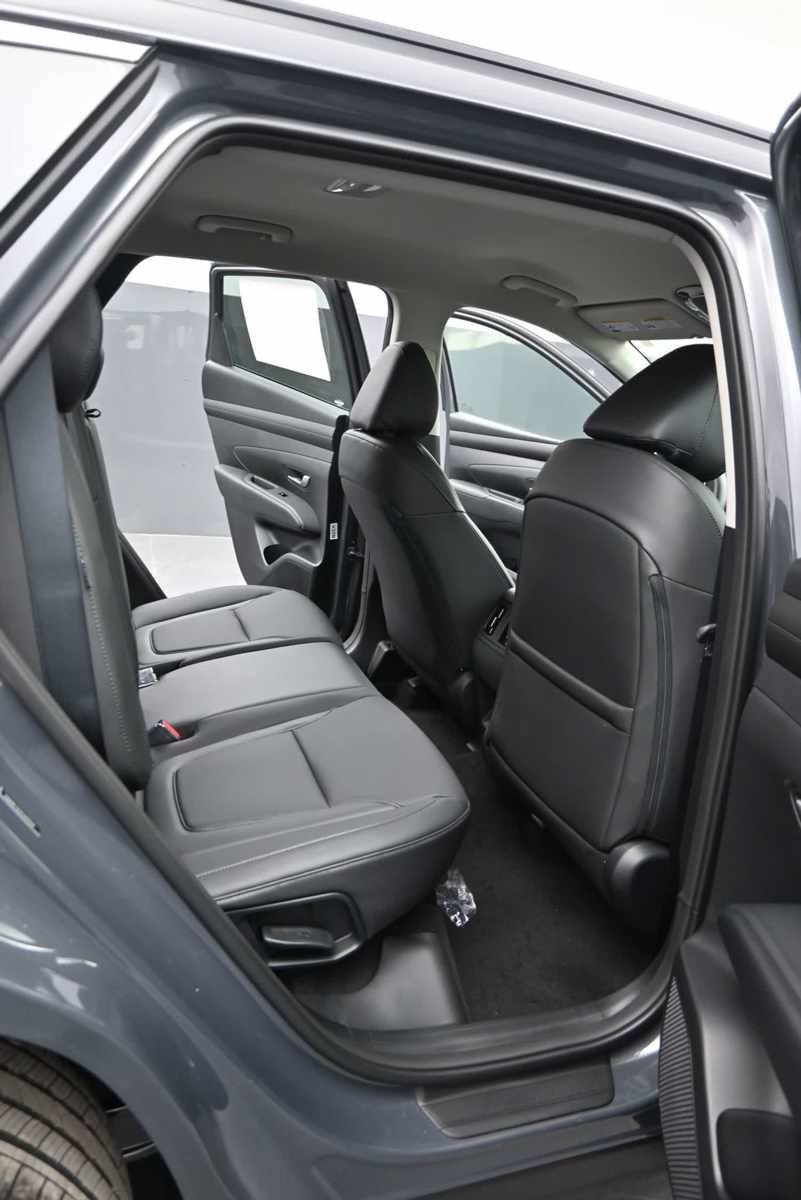 New 2026 Hyundai Tucson SEL Plus w/ Tow & Go Package AWD/4WD image 12