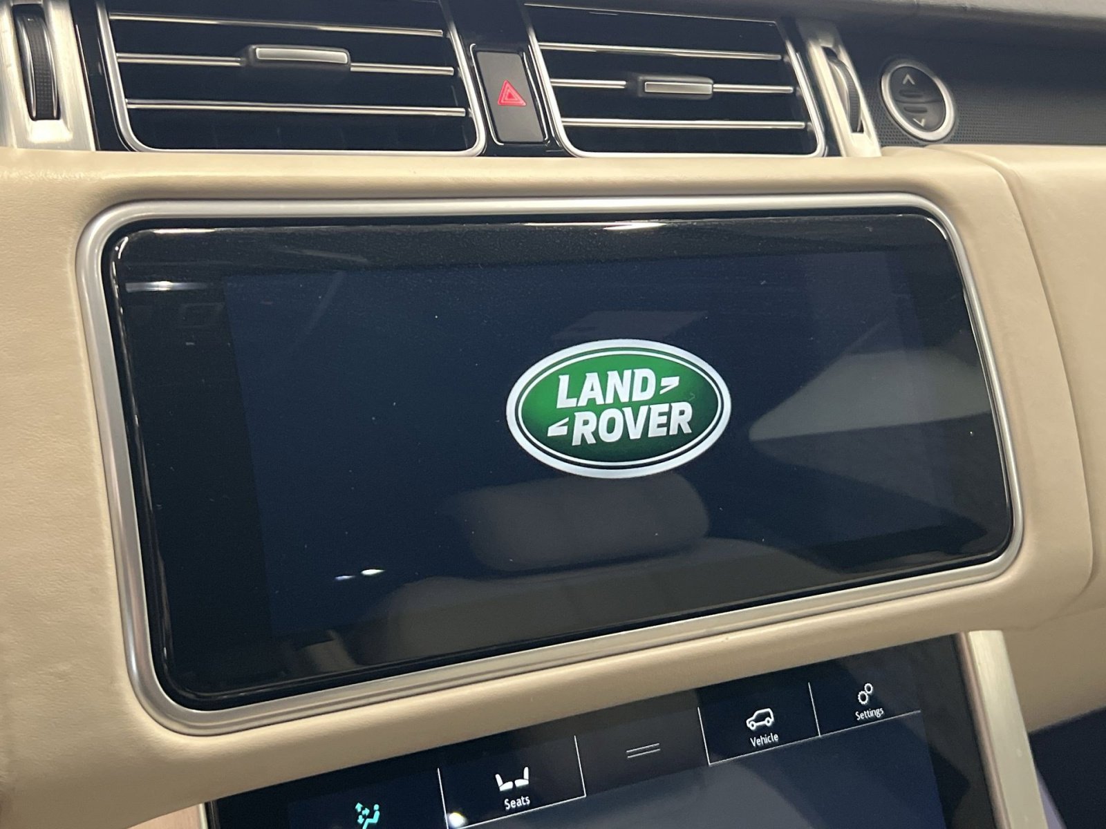 Used 2019 Land Rover Range Rover HSE image 16