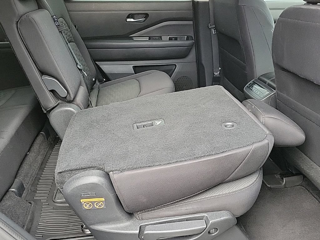 Used 2022 Nissan Pathfinder SV AWD/4WD image 12