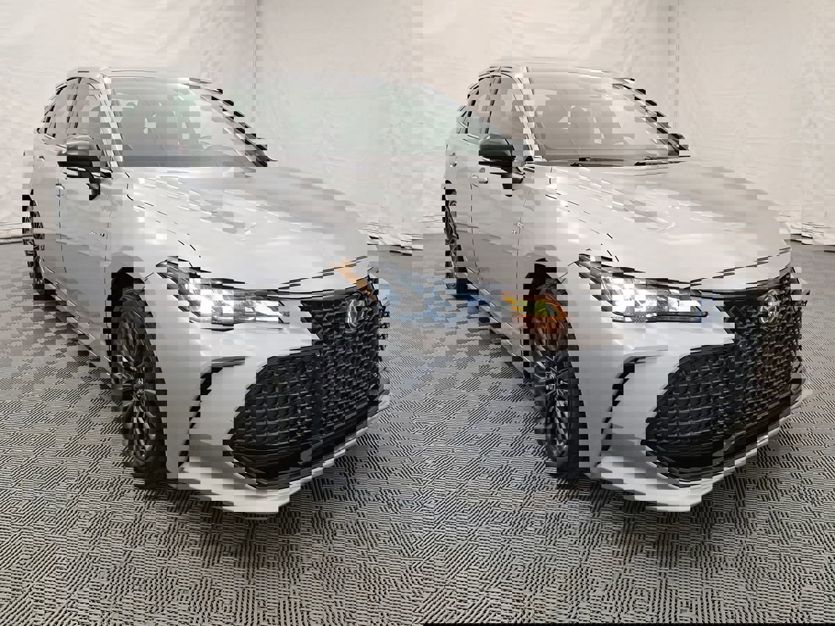 Used 2021 Toyota Avalon XSE image 2