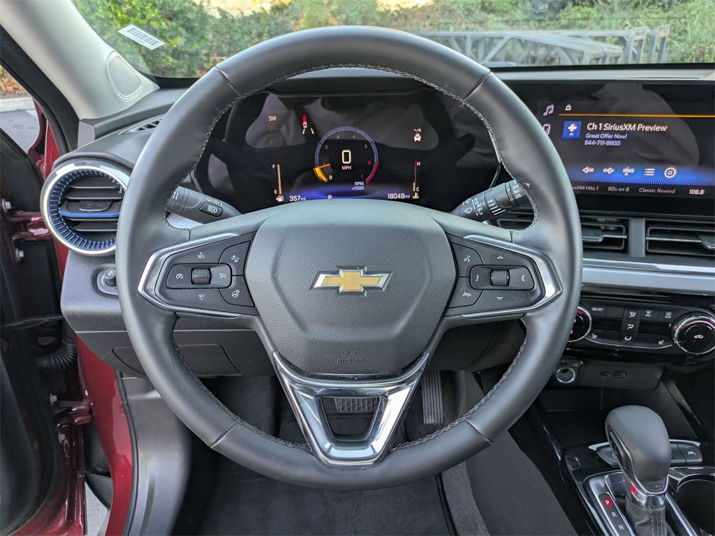 Used 2025 Chevrolet Trax LT w/ LT Convenience Package image 18
