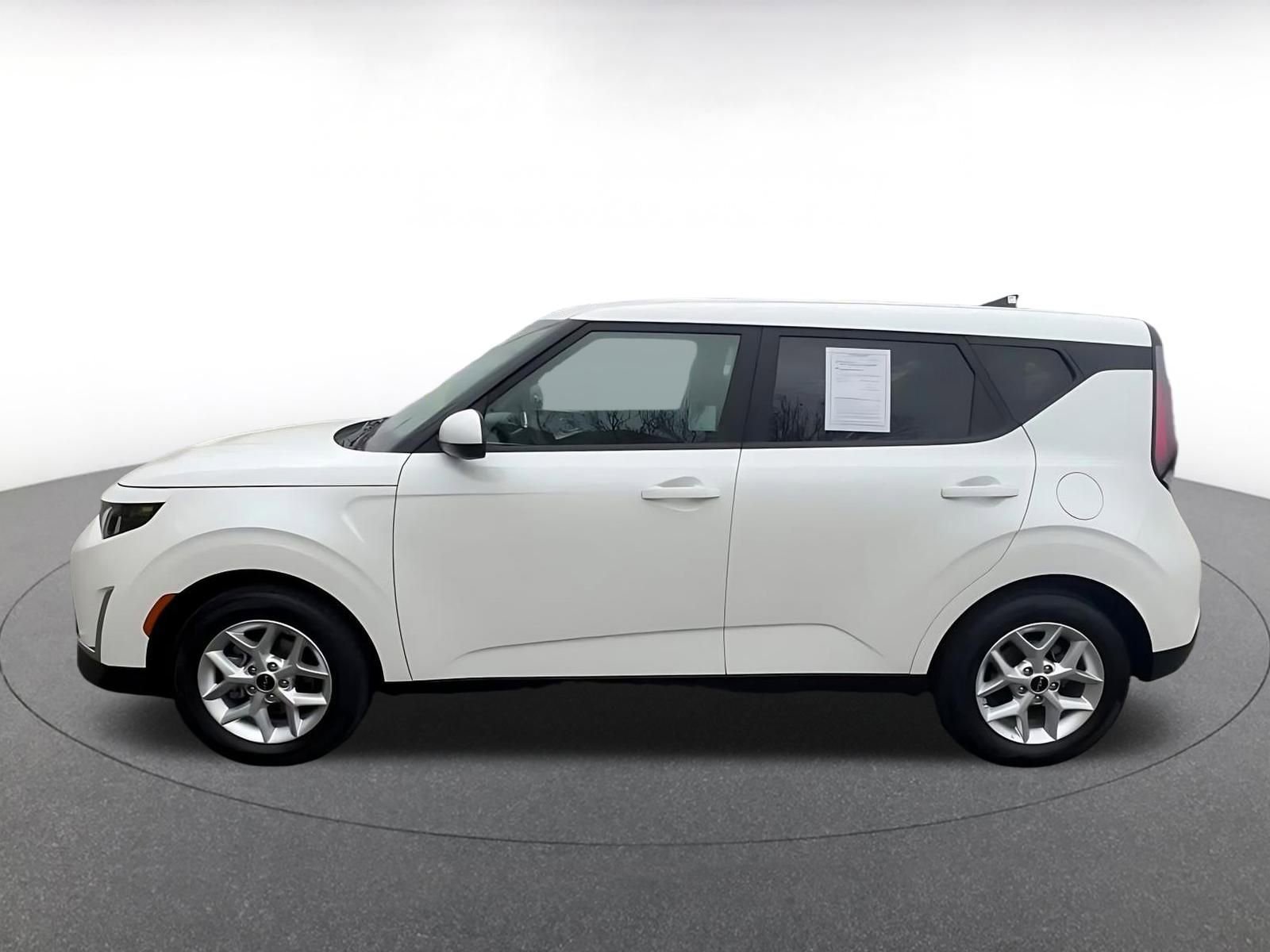 Used 2025 Kia Soul LX w/ LX Technology Package image 9