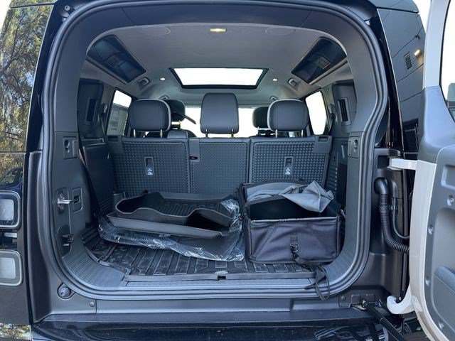 New 2026 Land Rover Defender 110 X AWD/4WD image 18