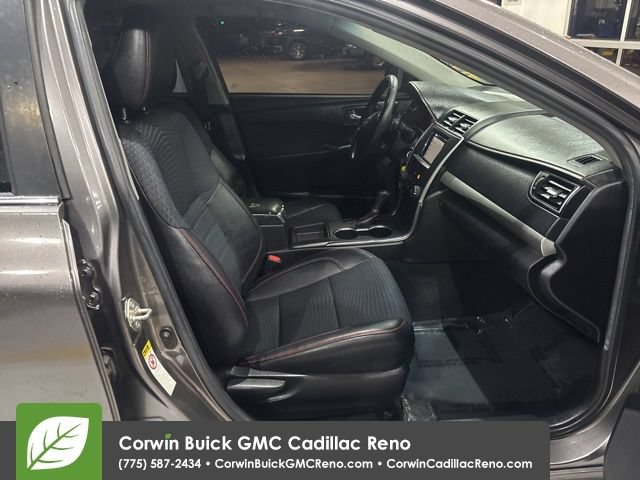 Used 2015 Toyota Camry SE w/ Moonroof Package FWD image 35