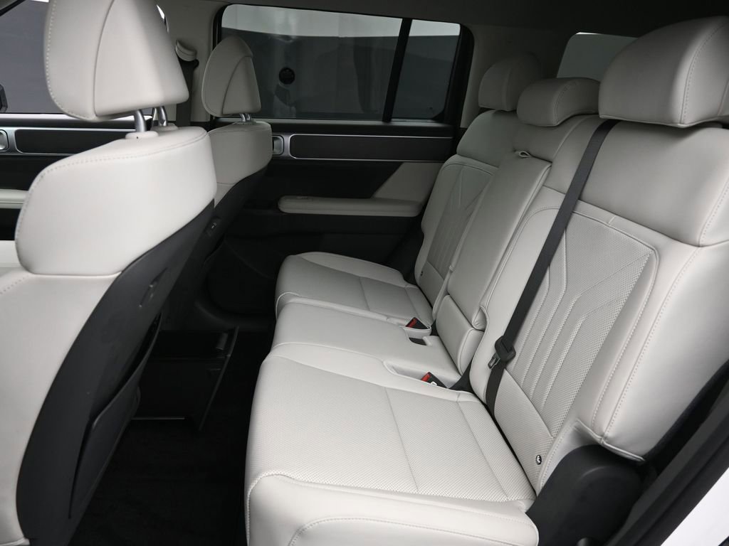 Used 2025 Hyundai Santa Fe SEL image 14