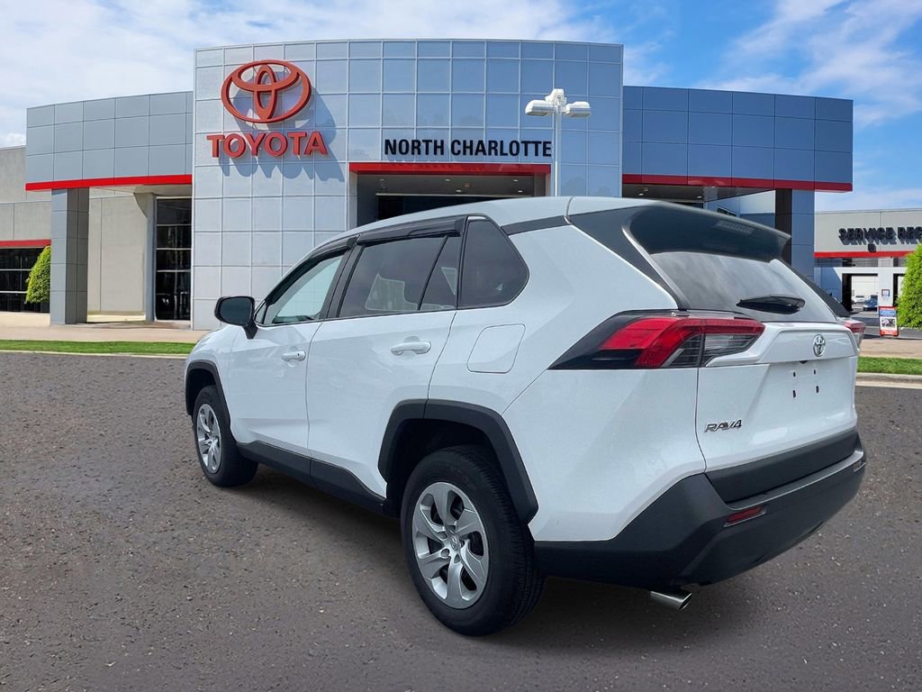 Used 2022 Toyota RAV4 LE image 5