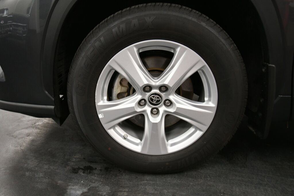Certified 2024 Toyota Highlander LE image 34