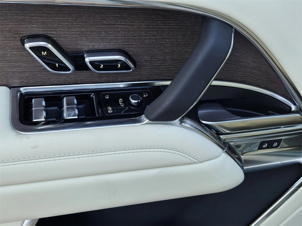 New 2025 Land Rover Range Rover SE image 10