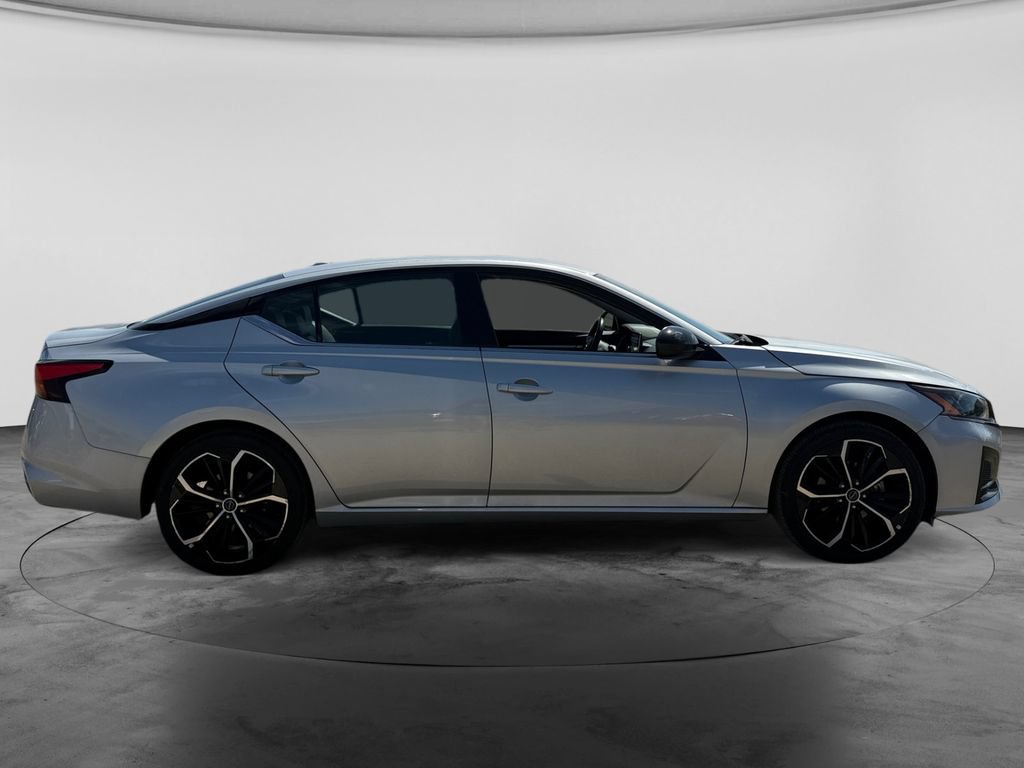 Used 2024 Nissan Altima 2.5 SR FWD image 10
