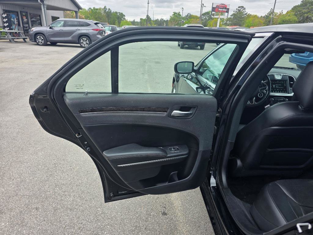 Used 2017 Chrysler 300 C w/ Light Group image 9