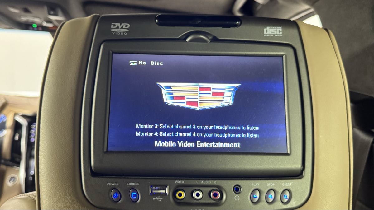 Used 2019 Cadillac Escalade Platinum AWD/4WD image 38
