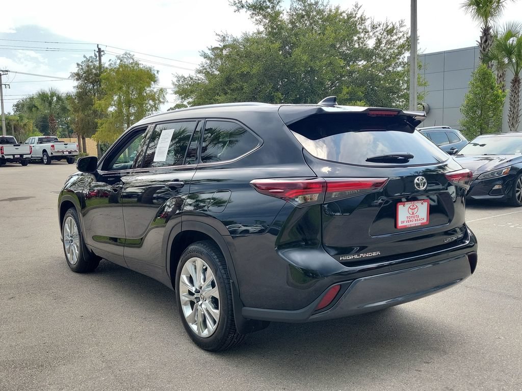 Certified 2026 Toyota Highlander Limited AWD/4WD image 6