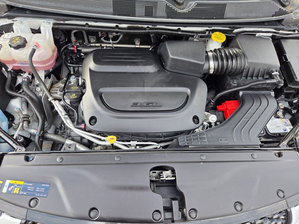 Certified 2025 Chrysler Pacifica Limited image 25