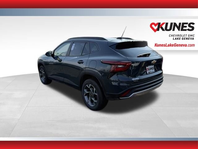 Used 2025 Chevrolet Trax LT FWD image 9