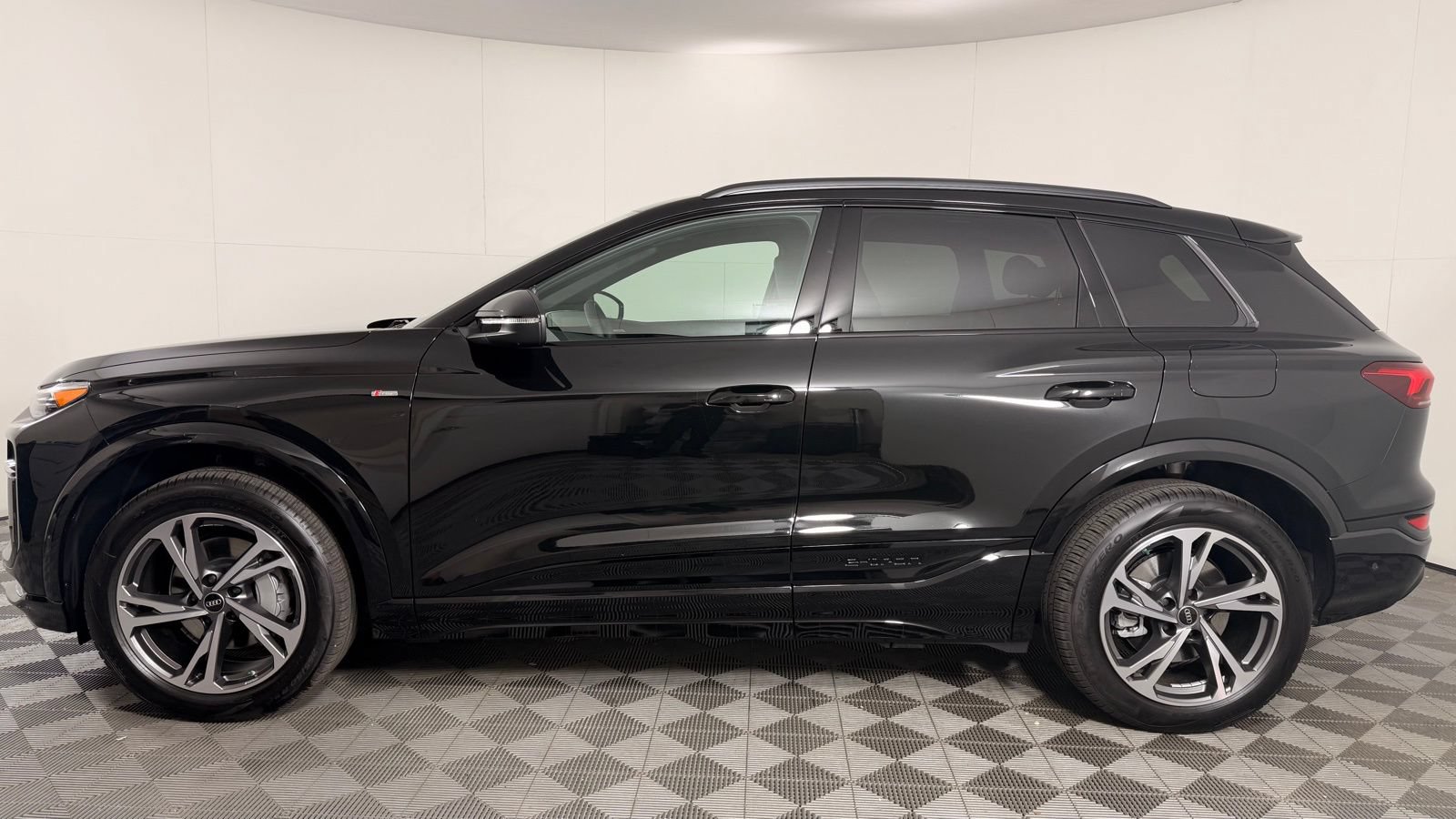 New 2027 Audi Q6 e-tron Premium Plus AWD/4WD image 6