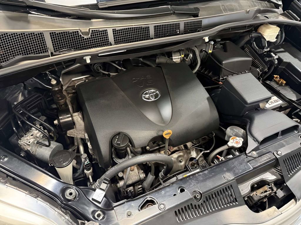 Used 2017 Toyota Sienna Limited AWD/4WD image 40