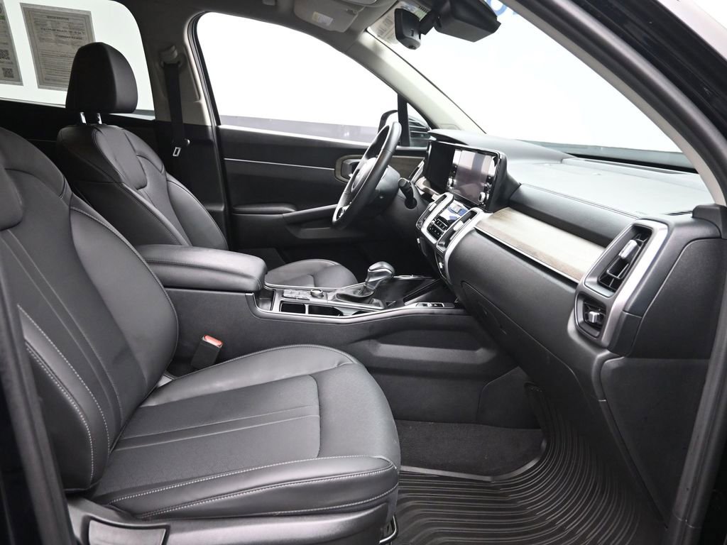 Used 2023 Kia Sorento S image 7