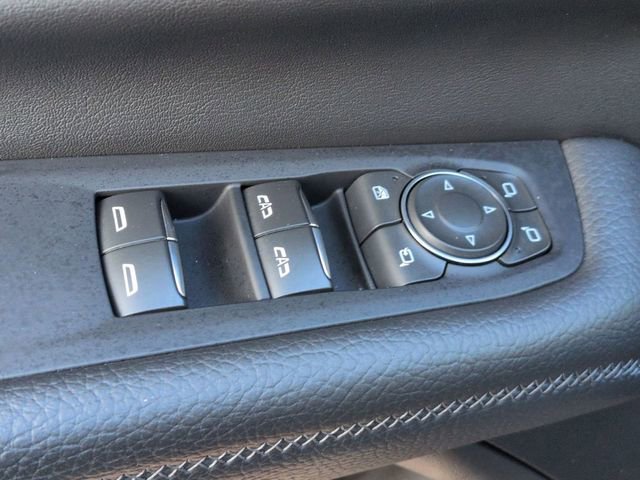 Used 2025 GMC Yukon Denali AWD/4WD image 15